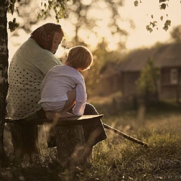 Счастливые дети в деревне