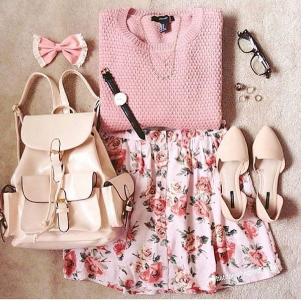 Комплекты одежды для девушек