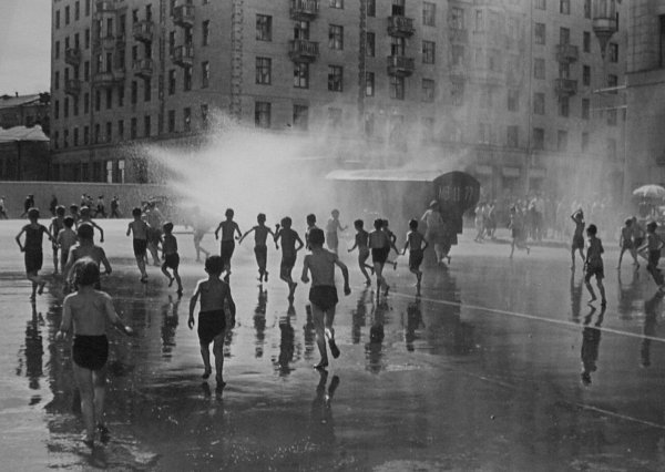 Дети СССР С бидоном