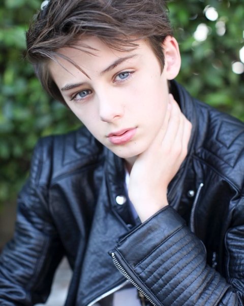 Даниил Левин