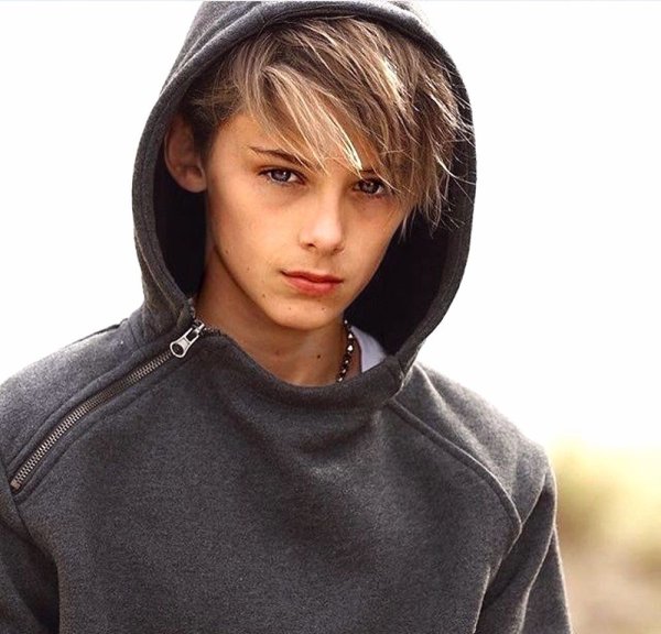 Русые волосы у парней