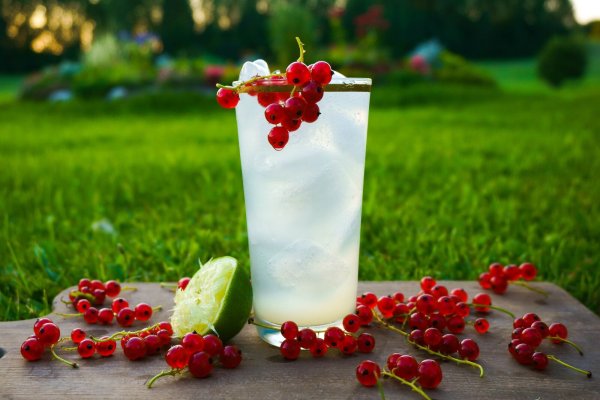 Летний коктейль с ягодами