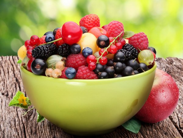 Летние фрукты и ягоды