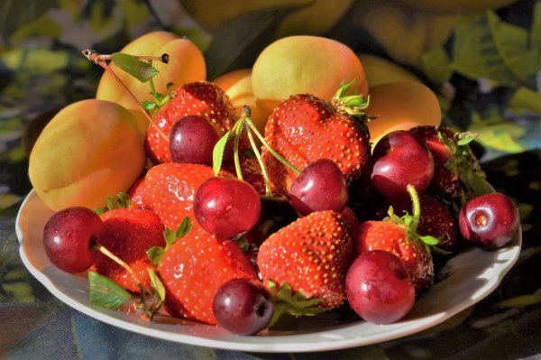 Летние фрукты