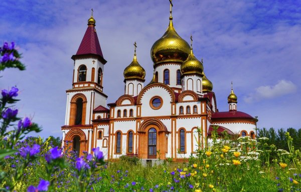 Красивые храмы России