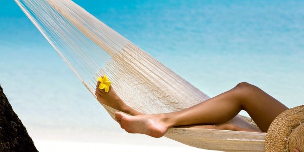 Женщина в гамаке