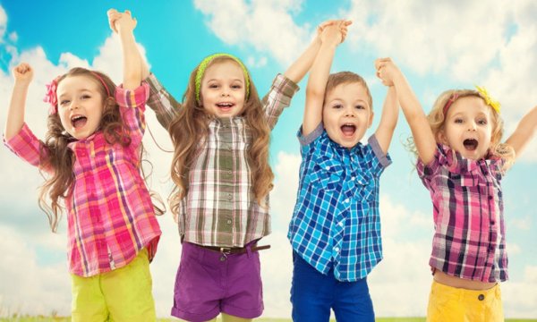 Дети с воздушными шарами