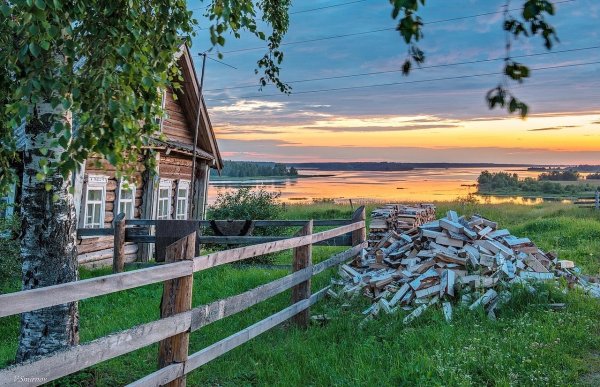 Дом с лужайкой