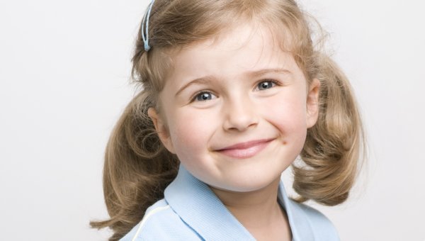 Детский портрет на белом фоне