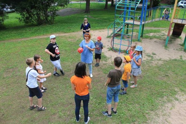 Дети в парке иллюстрации