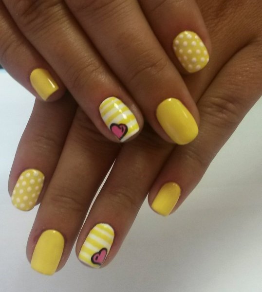 Маникюр шеллак желтый