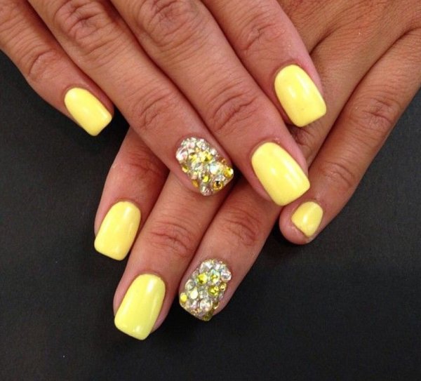 Жёлтый маникюр