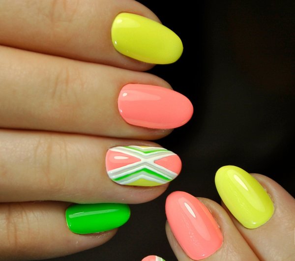 Маникюр с арбузом на короткие ногти