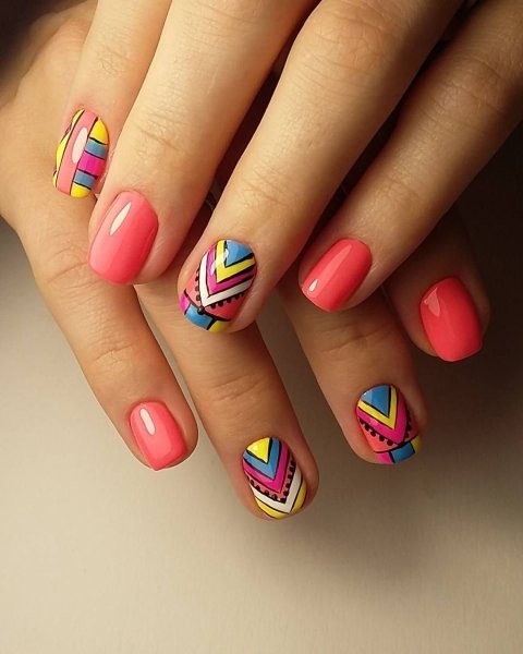 Маникюр с арбузом