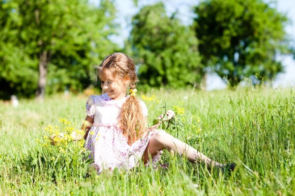 Девочка на природе