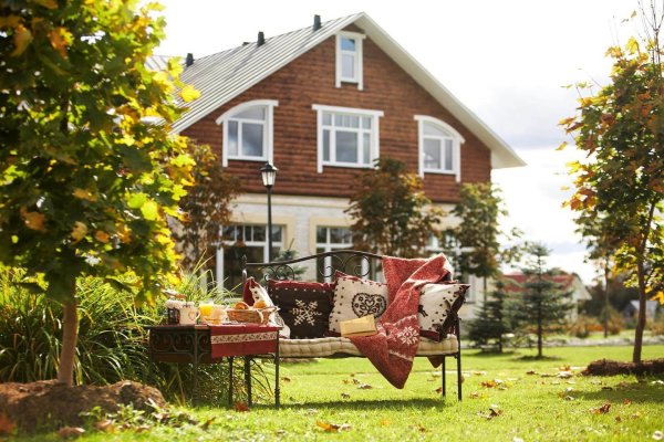 Маленький домик в саду