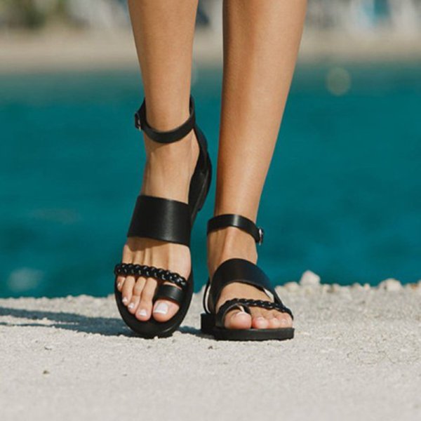 Модные босоножки для девочек