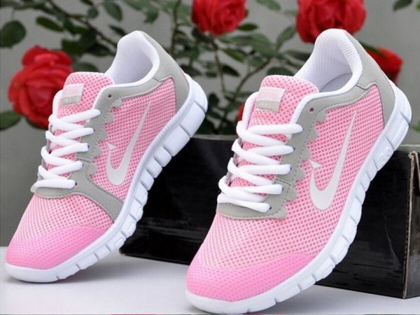 Спортивные кроссовки Nike женские