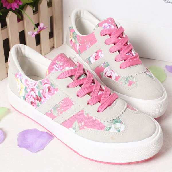 Кроссовки для девушек