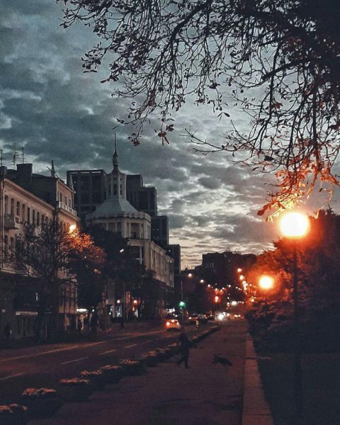 Красивая улица вечером