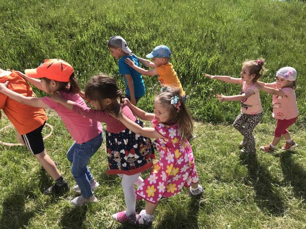 Дети веселятся