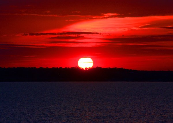 Красное солнце на закате