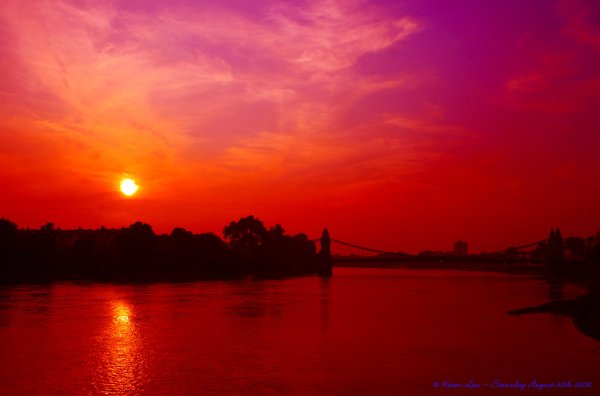 Красно розовый закат