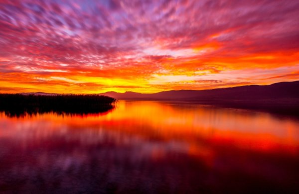 Красное зарево на небе