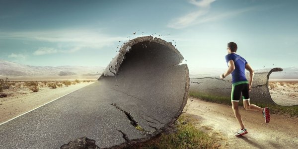 Девушка путешествует