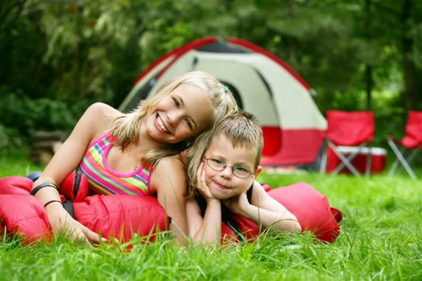 Дети на природе летом