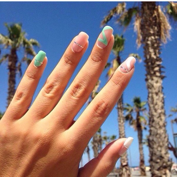 Ногти на море