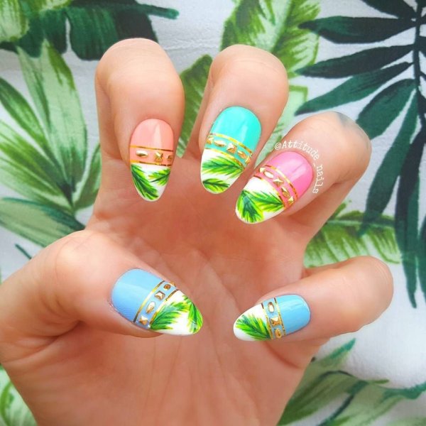 Летний маникюр с пальмами