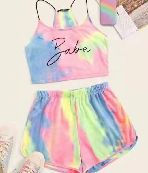 Разноцветные шорты и топ