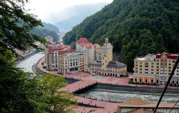 Красная Поляна роза Хутор набережная