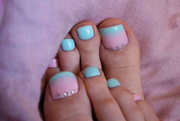 Летний педикюр