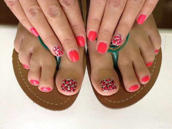 Красивый летний педикюр