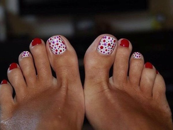 Педикюр светлый