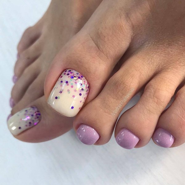 Французский педикюр на ногах