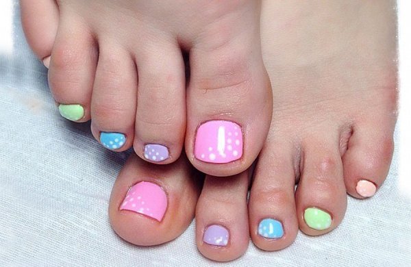 Педикюр френч белый