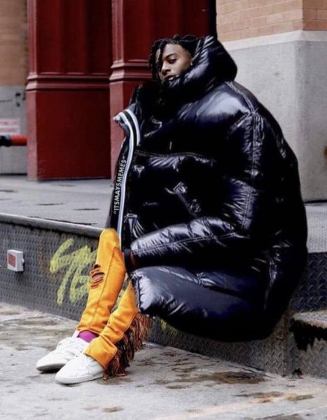 Человек в пуховике