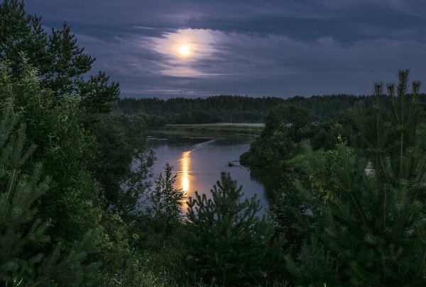 Река ночью