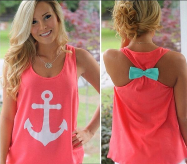 Беленькая футболочка