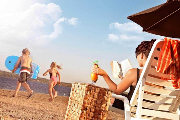 Семья на пляже