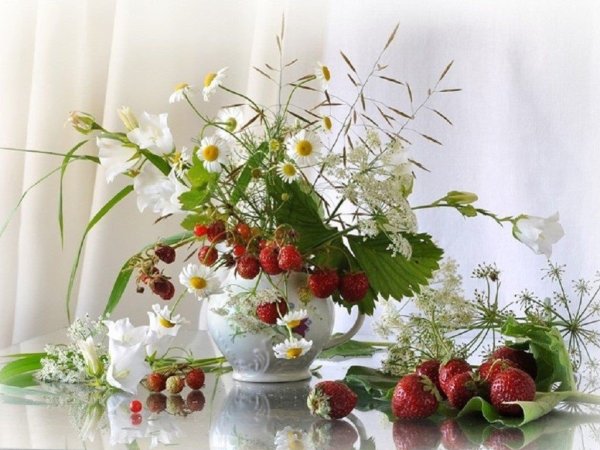 Летние цветы в вазе