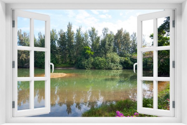 Окно с видом на озеро