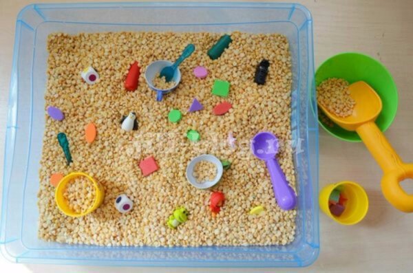 Сенсорные коробки для детей 1 года Монтессори