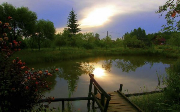 Красивый закат в деревне