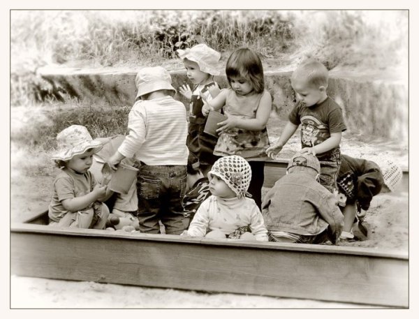 Советские дети во дворе