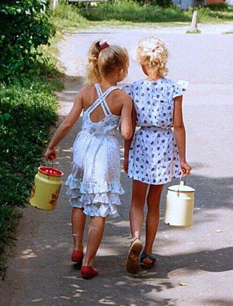 Советские дети во дворе