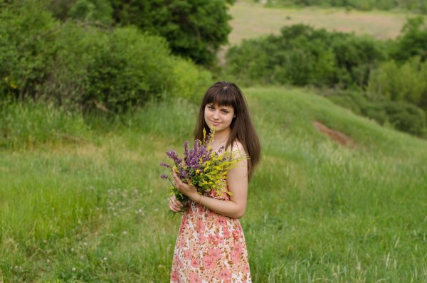 Простая деревенская девушка